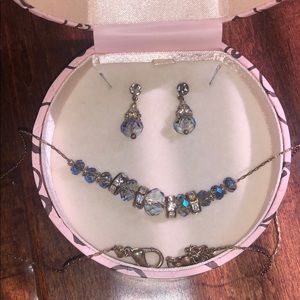 Earrings + necklace set